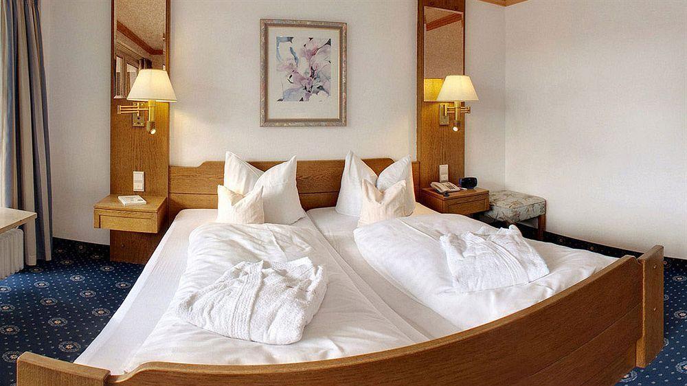 Rheinischer Hof Hotel 4*