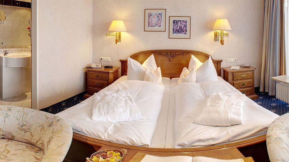 Rheinischer Hof Hotel 4*