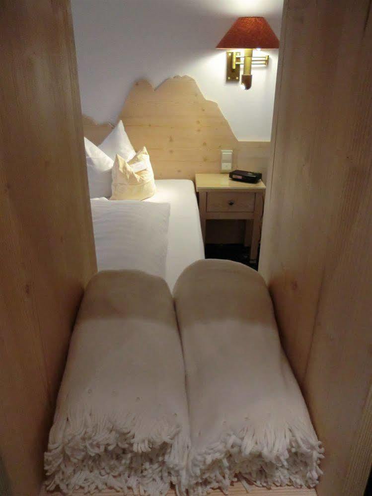 Rheinischer Hof Hotel 4*