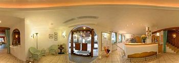 Rheinischer Hof Hotel 4*